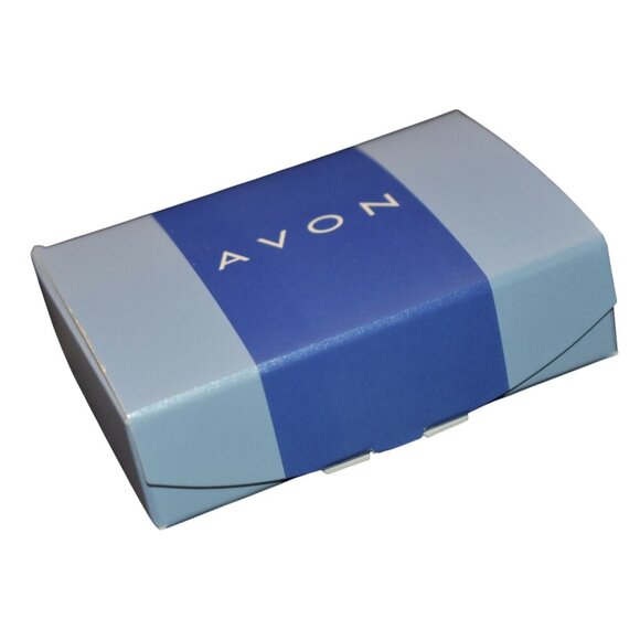 Avon Irish Claddagh Wreath Enamel Pin Badge With Gift Box 3/4" - Picture 3 of 4